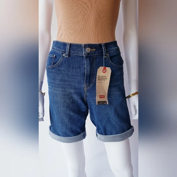 LEVI'S Classic Bermuda Shorts ✨ - Picture 2 of 5